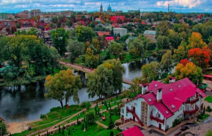 Чернівці – у ТОП–5 найкрасивіших міст України, де варто провести осінні вихідні