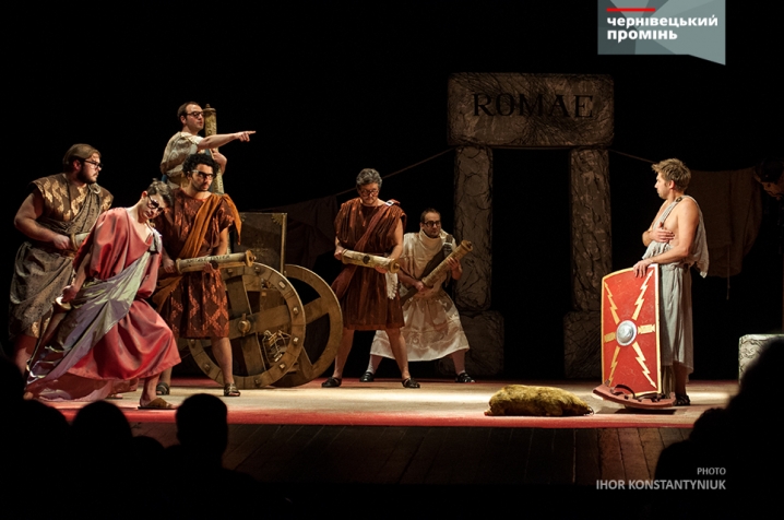 Кияни привезли на театральний фестиваль у Чернівці «дуже несерйозну комедію»