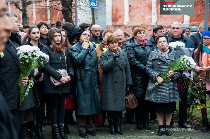 У Чернівцях відзначили День української писемності покладанням квітів