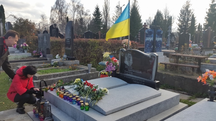 На кладовищі відслужили панахиду за загиблими в АТО