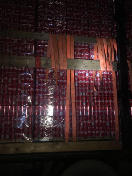 На Буковині прикордонники виявили 7 тисяч пачок цигарок у фурі з «Кока-Колою»