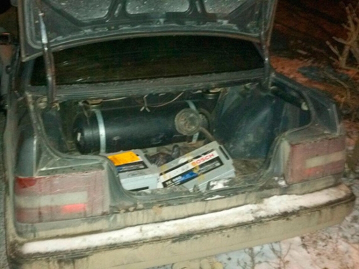 У Чернівцях затримали групу викрадачів автомобільних акумуляторів 