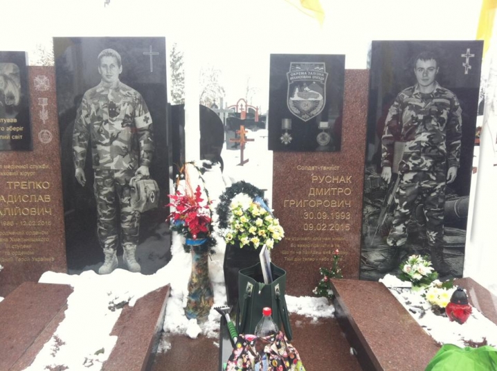 На Центральному кладовищі помолилися за загиблих у АТО чернівчан