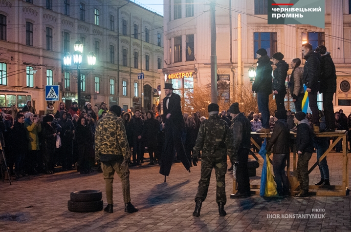 У Чернівцях відтворили події на Майдані