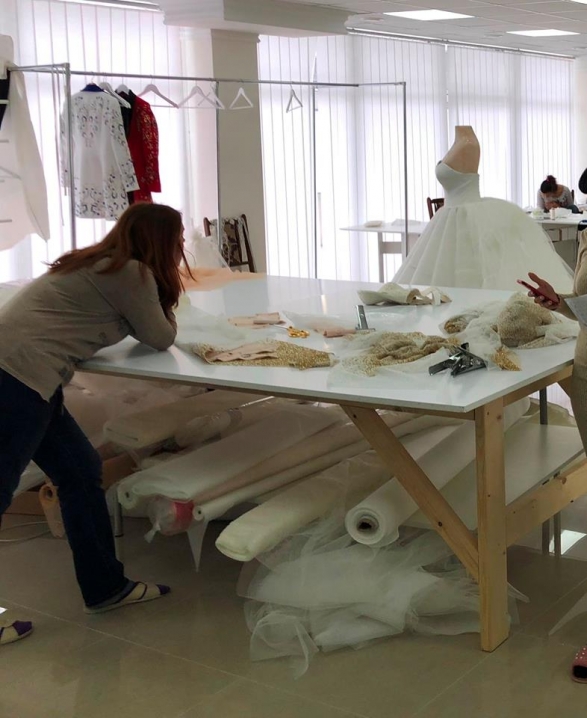 В одному із швейних цехів Чернівців виявили 11 нелегальних працівників