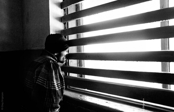 Катування холодом: фотограф зняв моторошні кадри у психоневрологічному інтернаті на Буковині