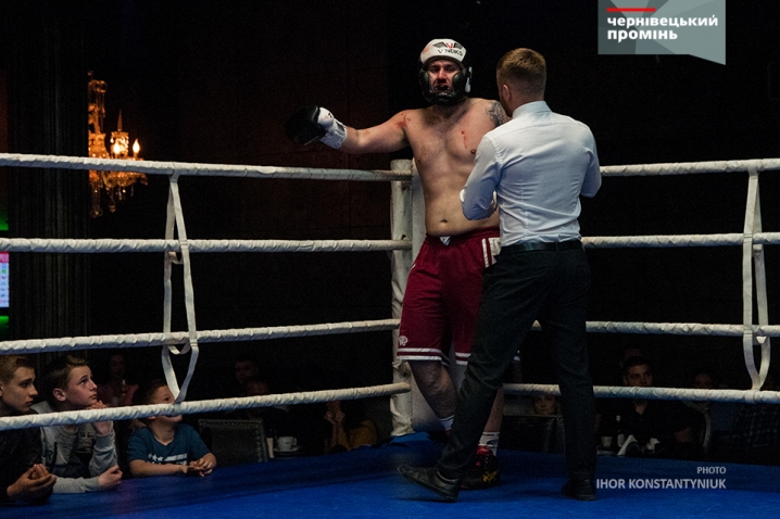 У Чернівцях відбувся четвертий Вечір боксу «Джентльмени в ринзі»