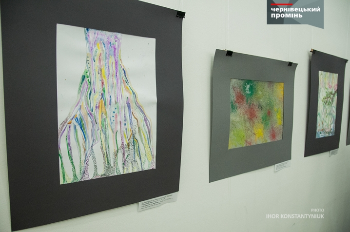 У Чернівцях діти представили виставку абстракцій, мальованих під музику