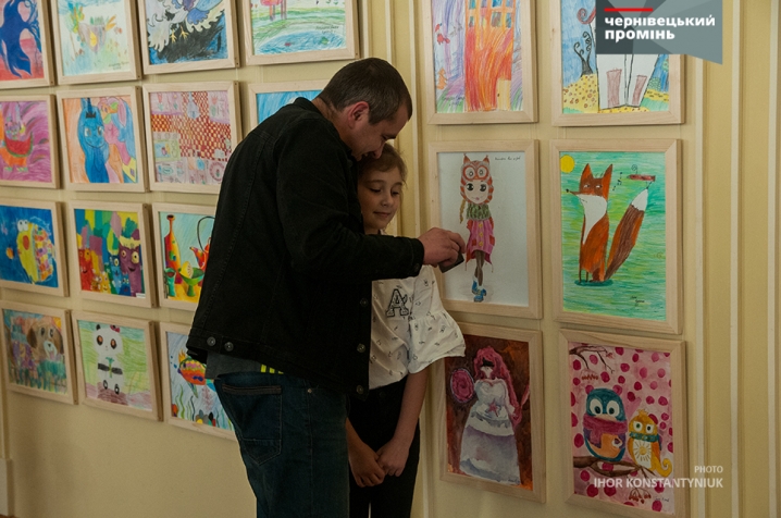 У Художньому музеї відкрилася дитяча виставка «Птаха під дощем»