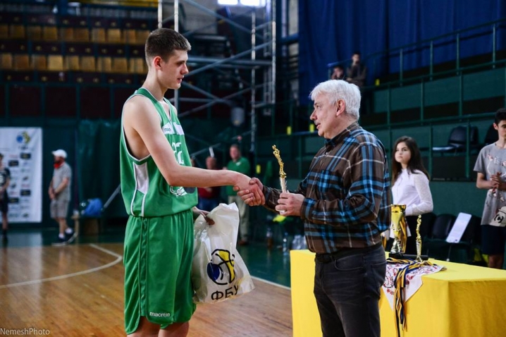 Чернівчанин Фреш-Стаханов – переможець Всеукраїнської юнацької баскетбольної ліги