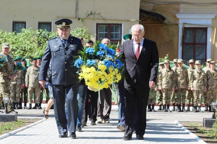 У Чернівцях відкрили пам’ятник захисників кордонів України усіх поколінь