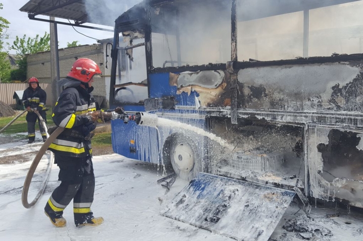 Хотинчанин через зварювальні роботи спалив два автобуси