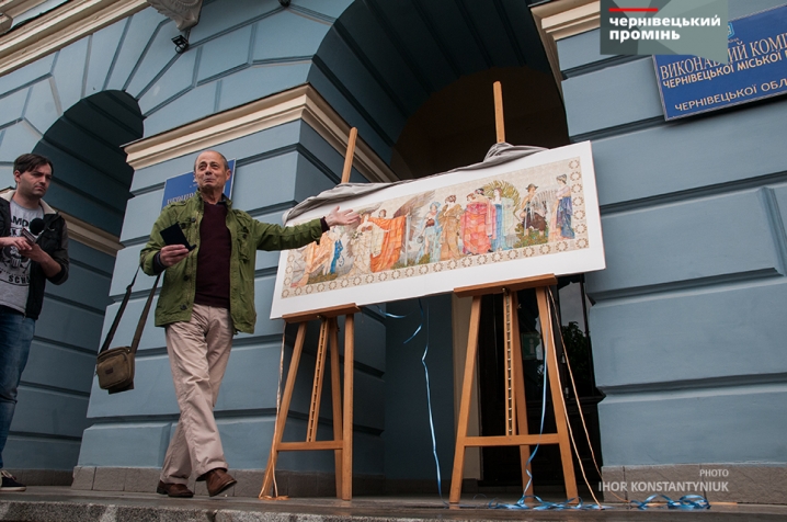 Олег Любківський зобразив на полотні панно, яке прикрашає чернівецький художній музей