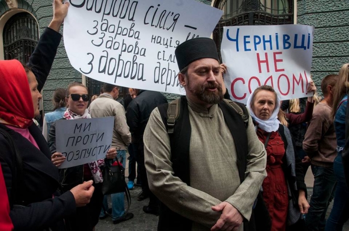 У Чернівцях націоналісти та священики протестують проти «Фестивалю рівності»