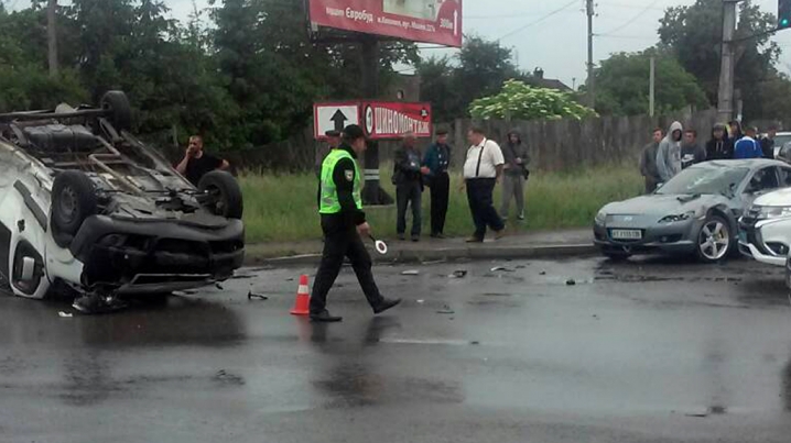 ДТП у Коломиї: водія-чернівчанина викинуло з вікна автівки