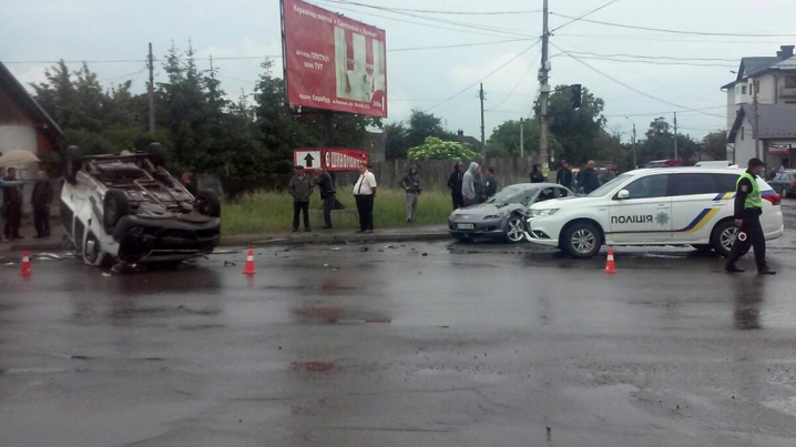 ДТП у Коломиї: водія-чернівчанина викинуло з вікна автівки