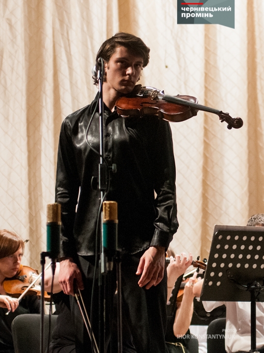  У Чернівцях юні музиканти склали іспит у супроводі симфонічного оркестру