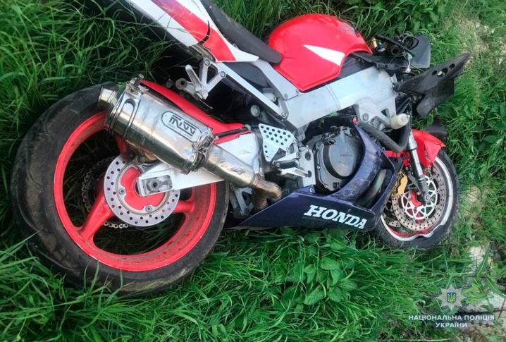 На Буковині в ДТП загинув мотоцикліст