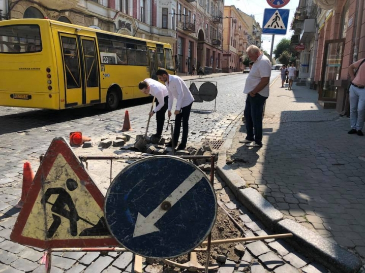 Ремонтувати дороги, вимощені бруківкою, Чернівцям допоможуть київські фахівці