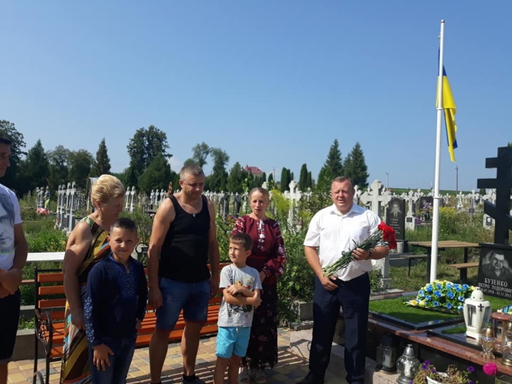 На Буковині вшанували пам'ять кіборга Володимира Бузенка