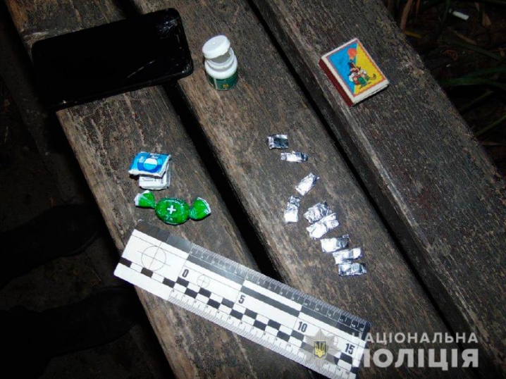 Поліцейські знайшли у двох сторожинчан наркотики