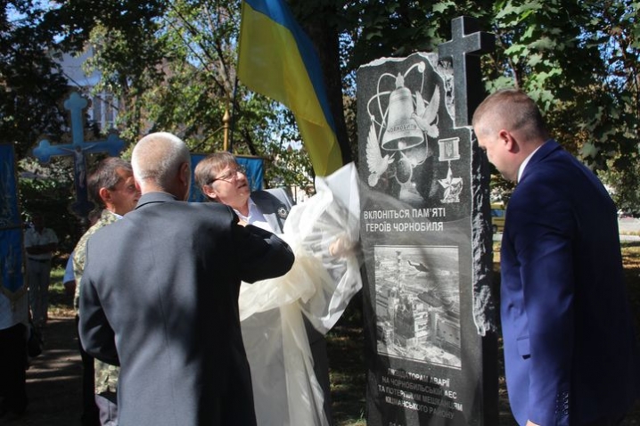 У Кіцмані відкрили пам'ятник учасникам ліквідації аварії на Чорнобильській АЕС