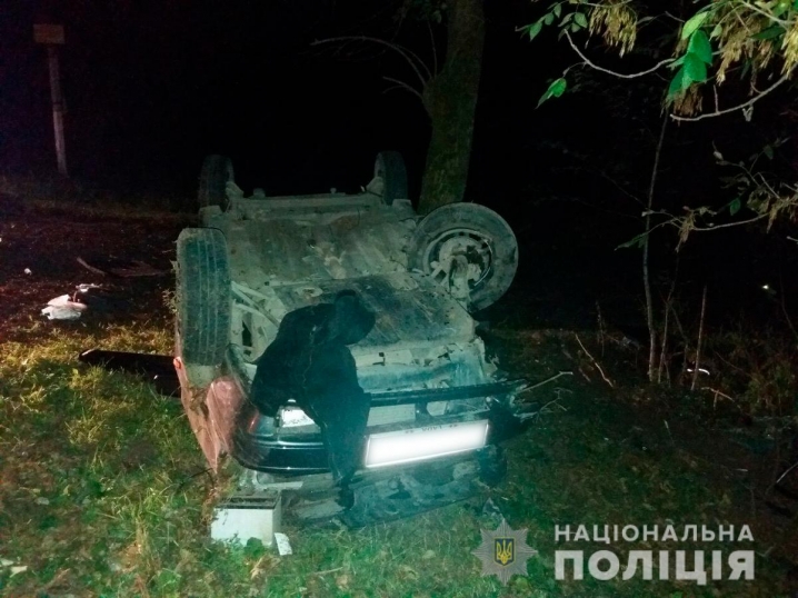 На Путильщині перекинувся легковик, смертельно травмувалася пасажирка