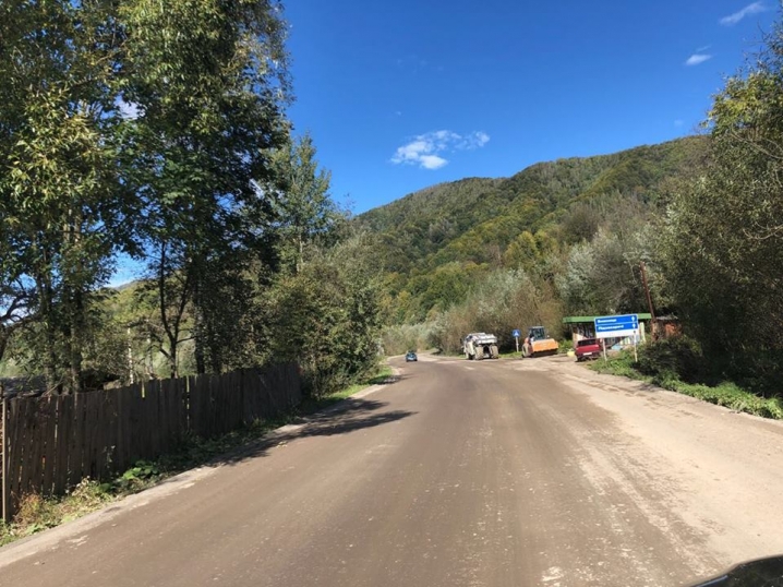 Розпочали ремонт дороги між Розтоками та Підзахаричами на Путильщині
