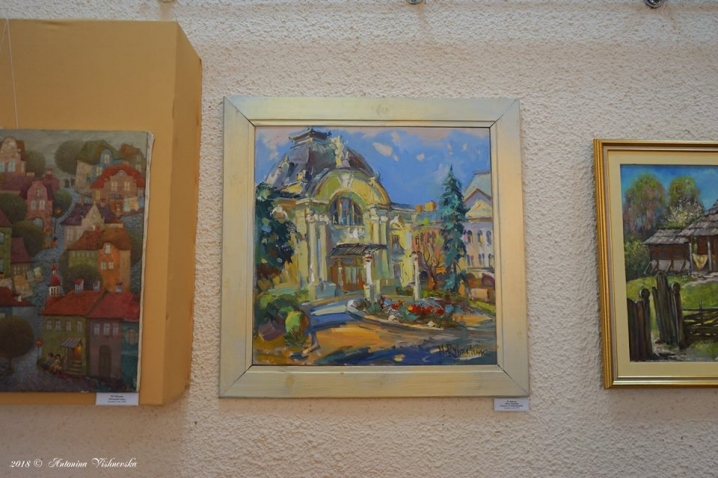 Вулиці, площі, дворики Чернівців, – у Художньому музеї відкрилася виставка «Силуети міста»