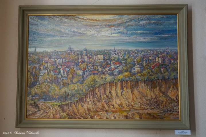 Вулиці, площі, дворики Чернівців, – у Художньому музеї відкрилася виставка «Силуети міста»