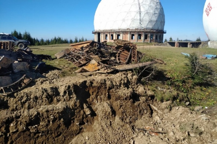 На Путильщині невідомі демонтують конструкції радіолокаційної станції «Памір»