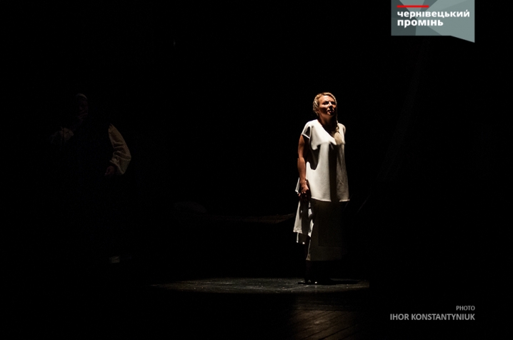 У чернівецькому драмтеатрі відбулася прем’єра містичної драми «Вір або невір»