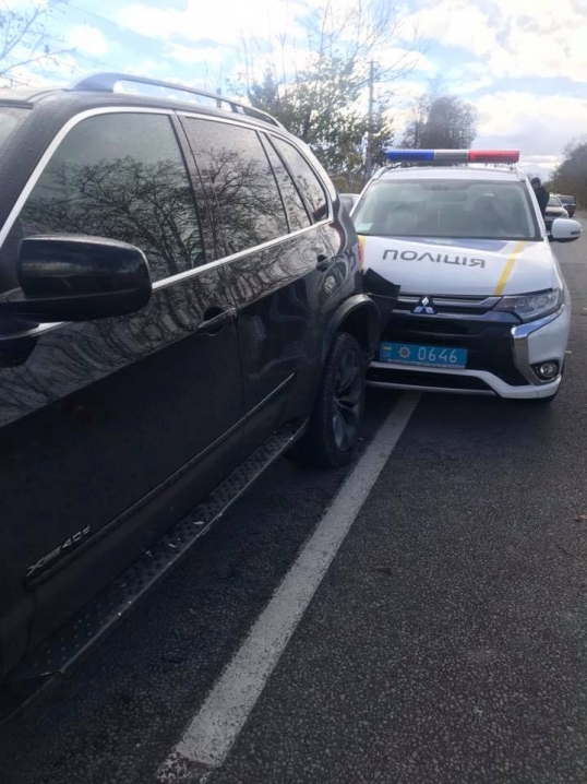 На Буковині сталася ДТП за участі службового авто поліцейських
