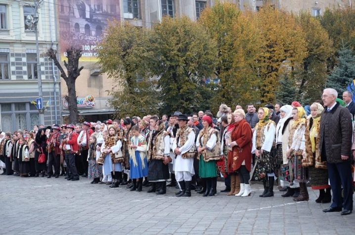 У Чернівцях справили молебень за мир з нагоди 100-річчя Буковинського віча