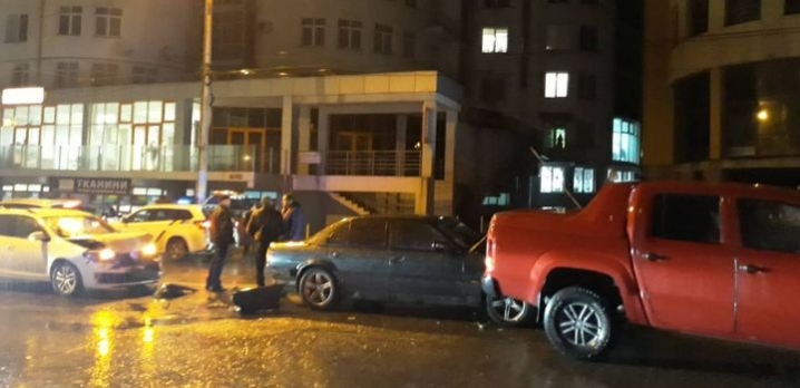 На Героїв Майдану зіштовхнулися три автівки