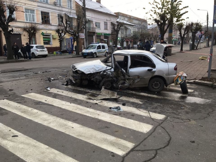 У центрі Чернівців зіткнулися дві автівки: є потерпілі