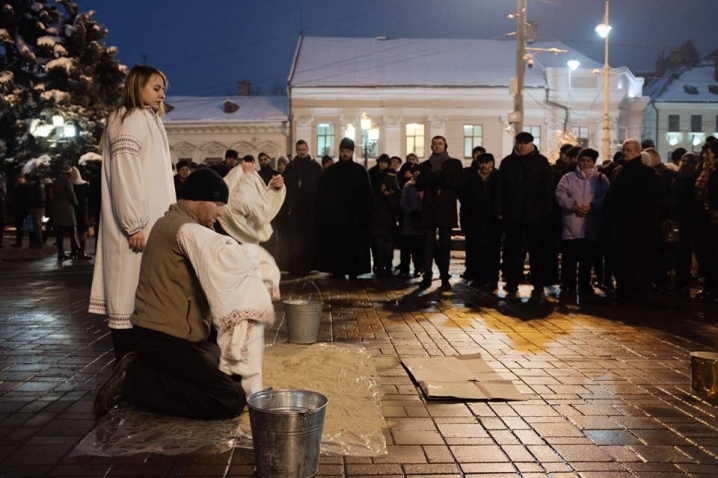 На Центральній площі справили молебень, присвячений Дню Гідності і Свободи