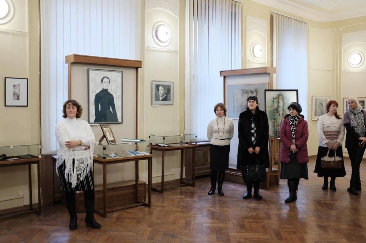 До 155-річного ювілею Ольги Кобилянської у Чернівцях відкрили виставку
