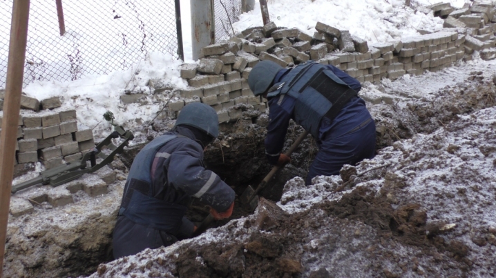 На території казначейства у Чернівцях знайшли ручну гранату та 70 залишків гвинтівок
