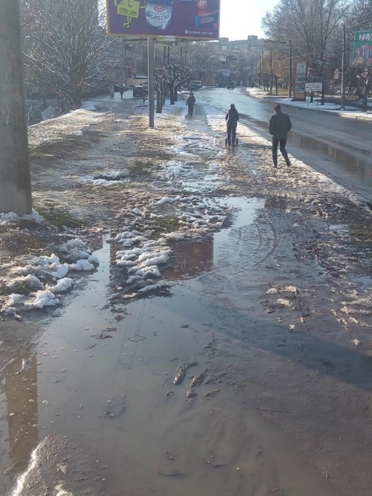 У Чернівцях завершили ремонтувати тротуар на вулиці Комарова