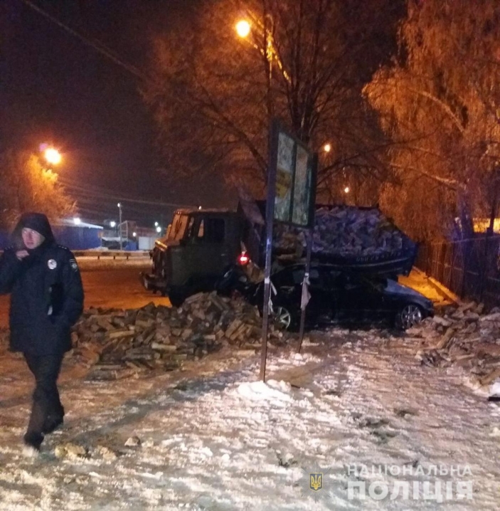 Смертельна ДТП поблизу «Калинки»: водій врізався у вантажівку, що стояла на узбіччі