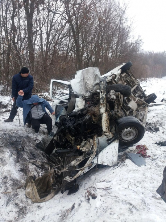 Автівки розчавило вщент: в аварії поблизу Динівців – один загиблий та шестеро травмованих