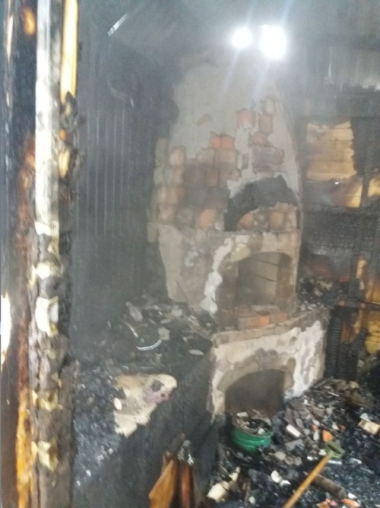 На вулиці Максимовича спалахнула будка охоронців