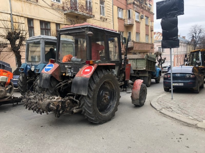 На вулиці Котляревського ремонтують проїзну частину