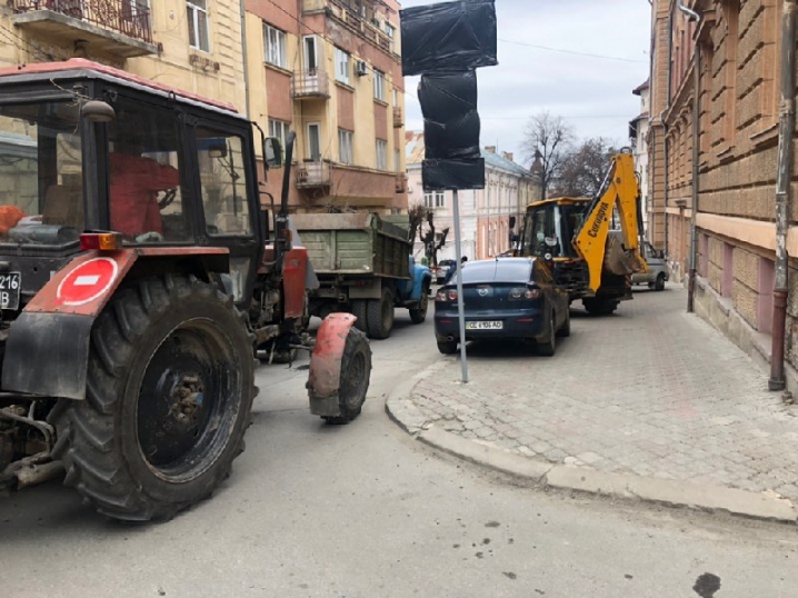 На вулиці Котляревського ремонтують проїзну частину