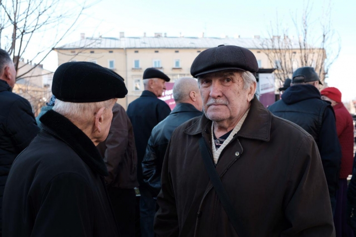 Петро Порошенко зустрівся із чернівчанами на площі Філармонії
