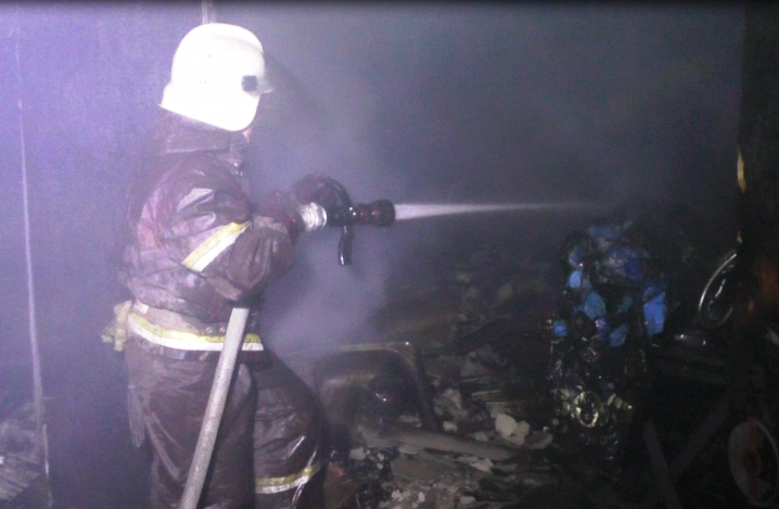 Пожежу на ринку у Вижниці допомагали гасити рятувальники з Франківщини