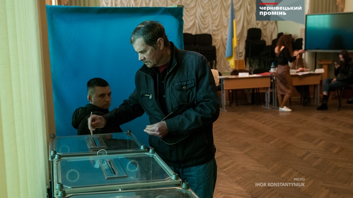 Другий тур виборів Президента України: як голосували чернівчани