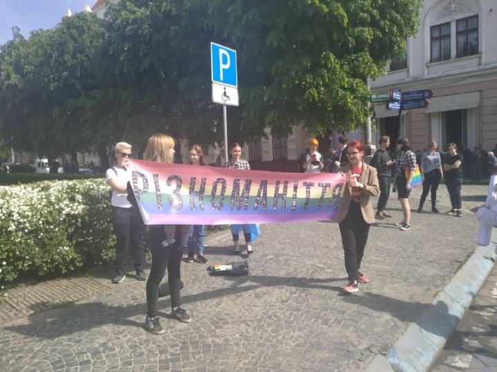 Акція проти гомофобії: представники релігійних та націоналістичних організацій блокують захід