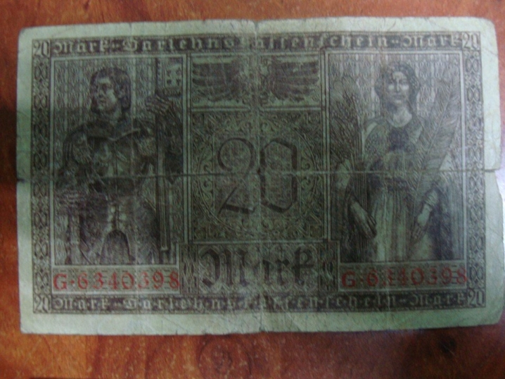 Громадянин Молдови намагався перевезти за кордон старовинні німецькі банкноти